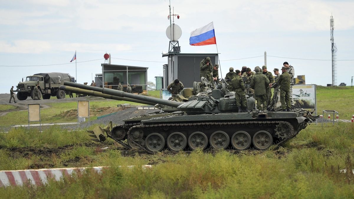 Rusku dochází dělostřelecká munice, tajně ji dováží z KLDR